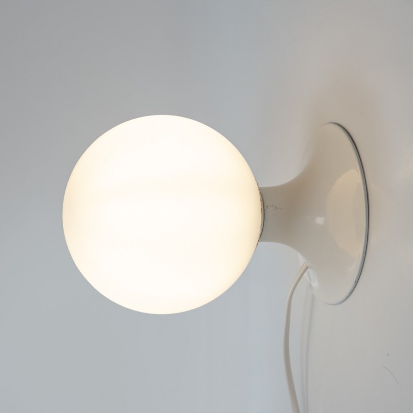 Lampe monopode au diffuseur sphérique des années 1960