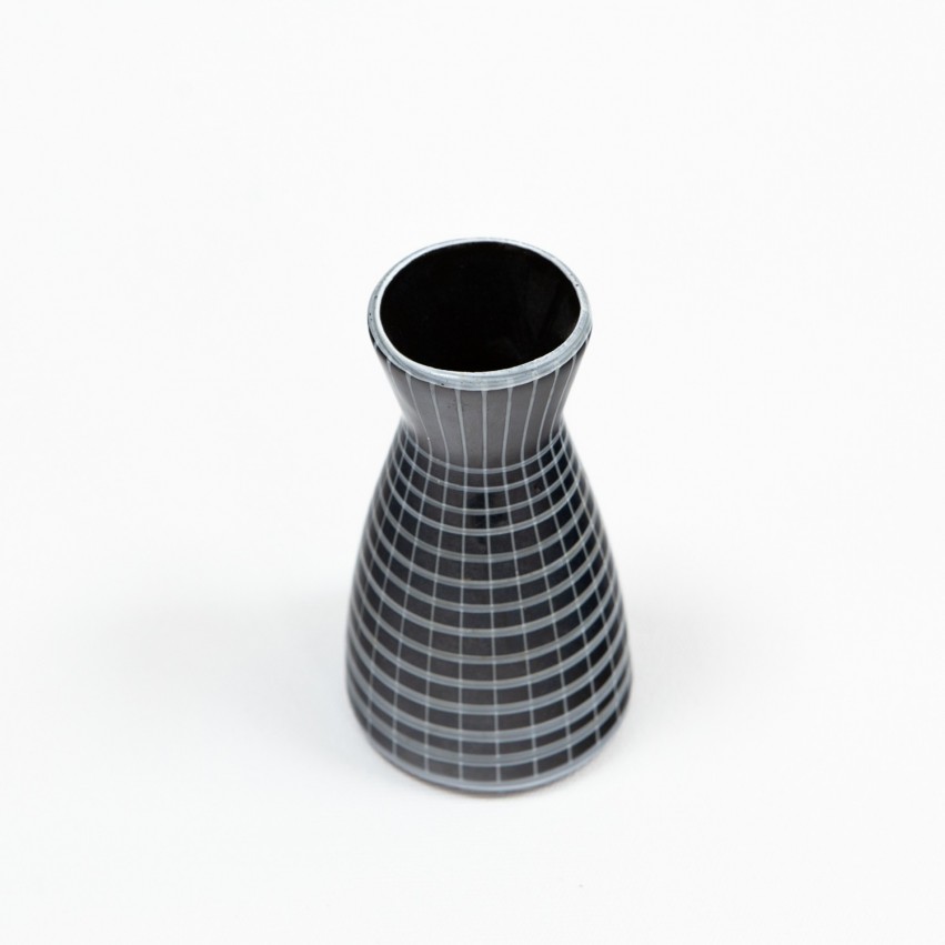 Petit vase diabolo bleu des années 1960