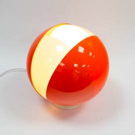 Lampe boule Plexiglas orange et blanc des années 1960