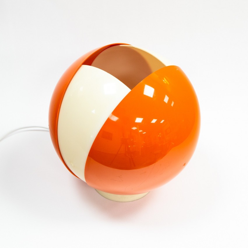 Lampe boule Plexiglas orange et blanc des années 1960