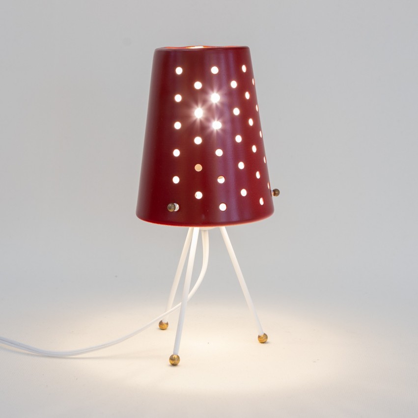 Lampe tripode des années 1950 en tôle perforée rouge
