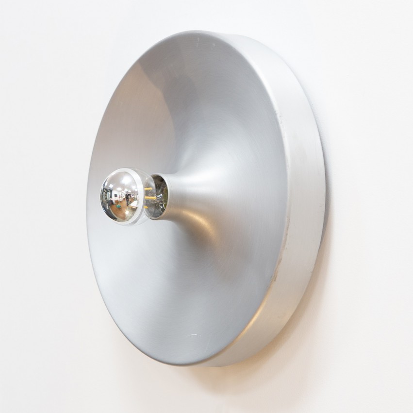Applique ronde en aluminium pour ampoule à calotte argentée Kontakt-Werkstätten - Staff
