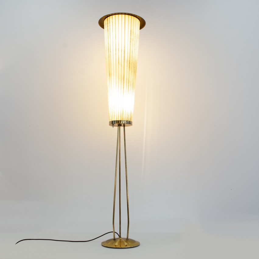 Lampadaire laiton et raphia synthétique des années 1960