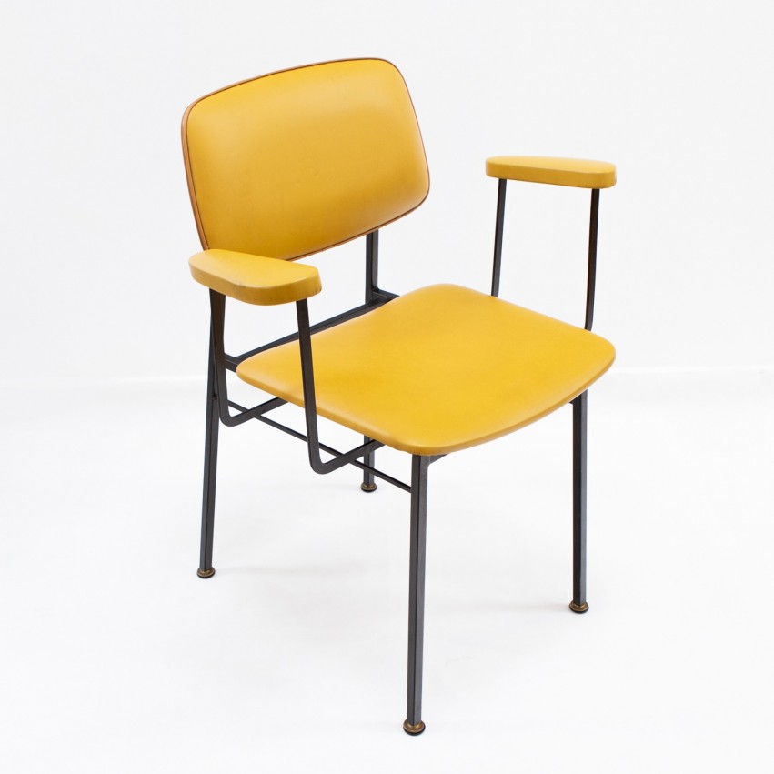 Fauteuil de bureau en Skaï jaune et tube noir des années 1950