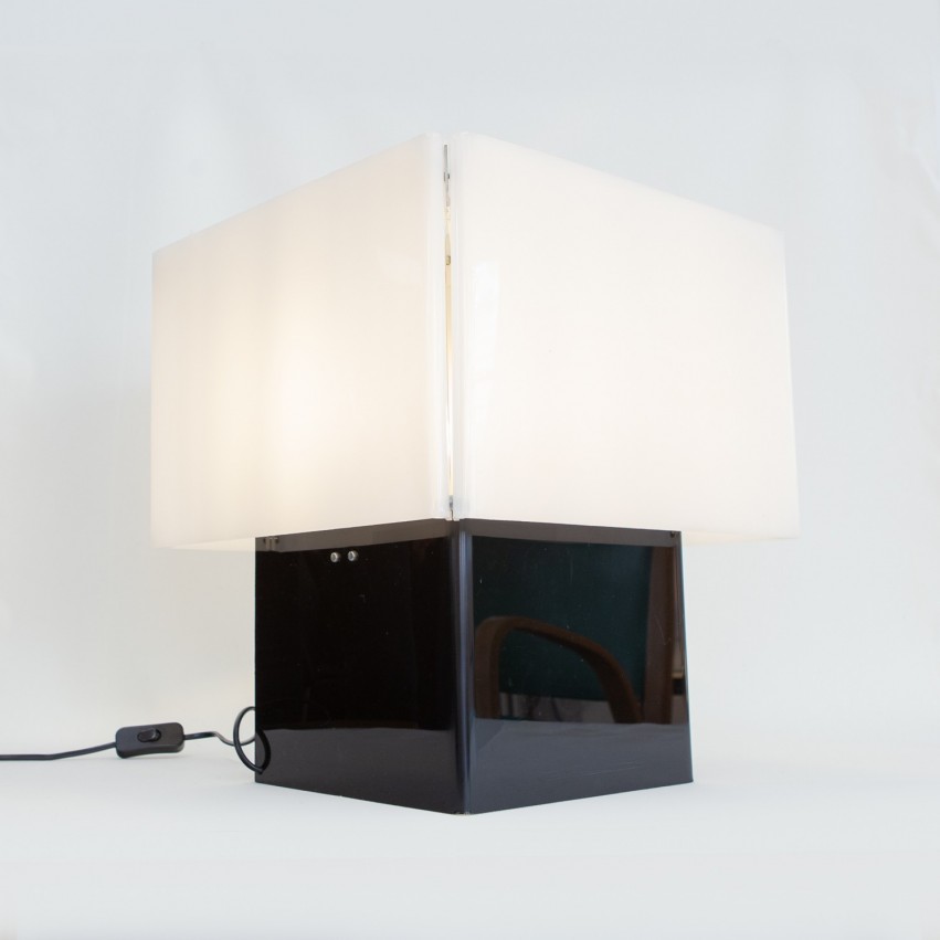 Lampe cubique en Plexiglas