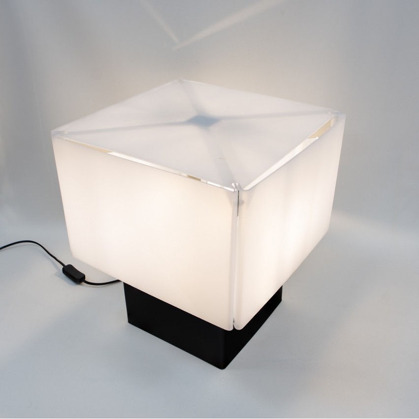 Lampe cubique en Plexiglas