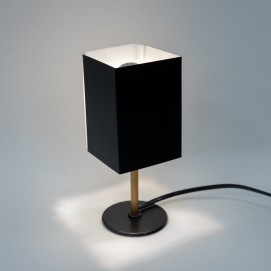 Lampe parallélépipédique en tôle et Plexiglas