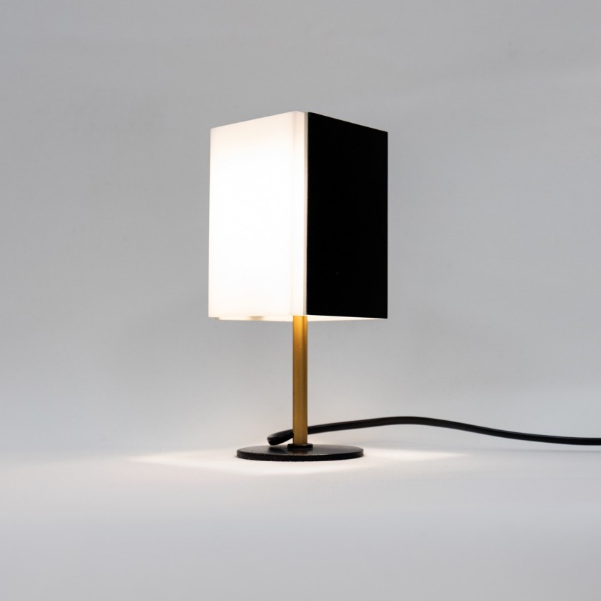 Lampe parallélépipédique en tôle et Plexiglas