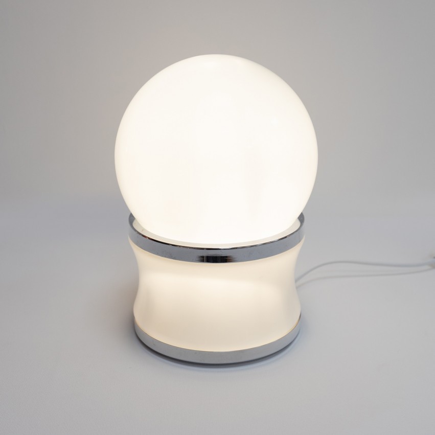 Lampe globe en verre opale