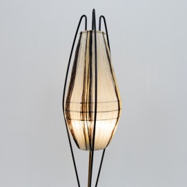 Lampadaire en raphia synthétique