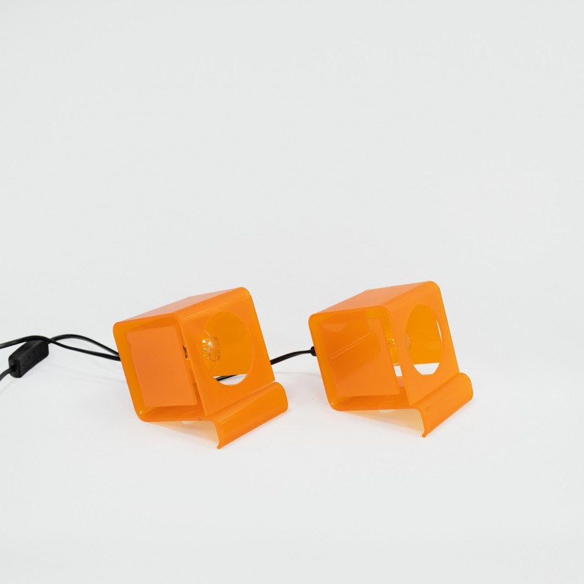 Lampe cubique en Plexiglas orange - Moinier