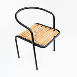 Fauteuil tubulaire et lattes de bois