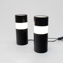 Cylindre lumineux noir et blanc en tôle et Plexiglas - Raak