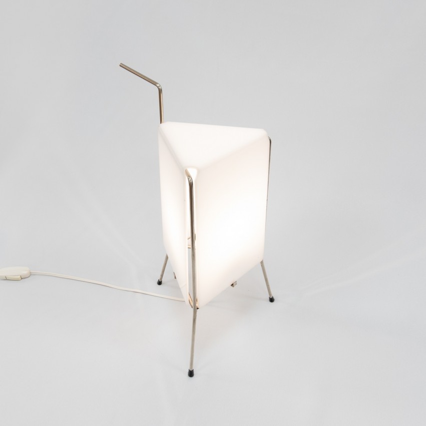 Lampe triangulaire tripode en Plexiglas avec poignée