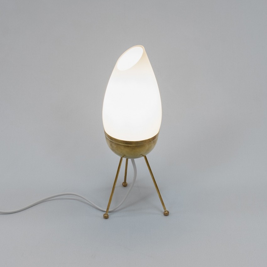 Lampe tripode en verre et laiton