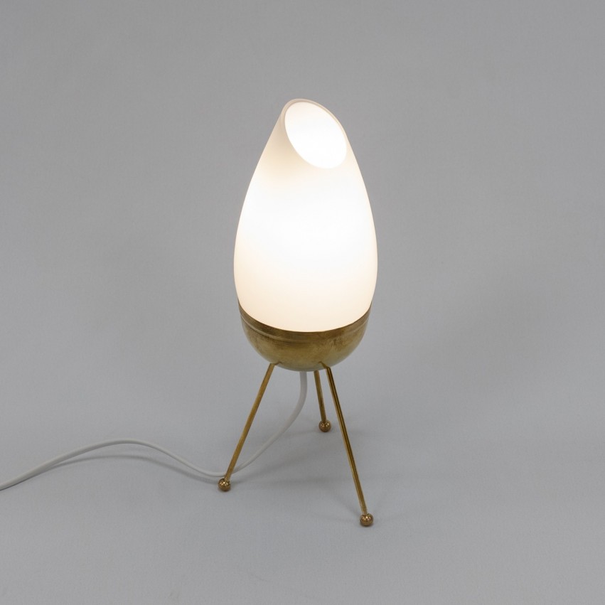 Lampe tripode en verre et laiton