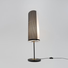 Lampadaire en tôle perforée et rhodoïd Arlus