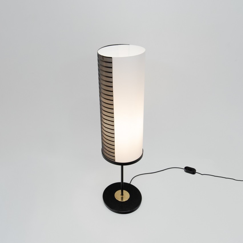 Lampadaire en tôle perforée et rhodoïd Arlus