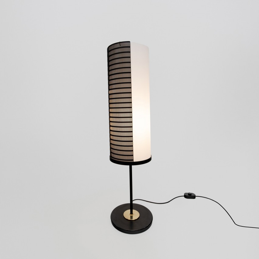 Lampadaire en tôle perforée et rhodoïd Arlus