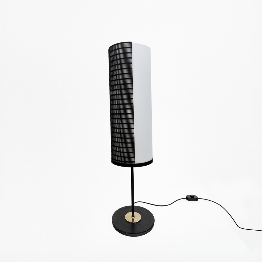Lampadaire en tôle perforée et rhodoïd Arlus
