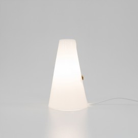 Lampe pyramidale des années 1960 en Plexiglas et laiton