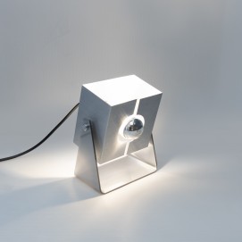 Lampe cubique pour ampoule à calotte argentée Jalest