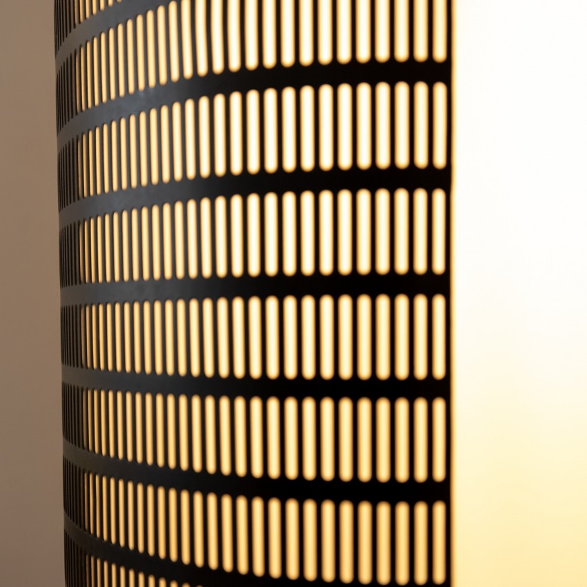 Lampadaire en tôle perforée et rhodoïd Arlus