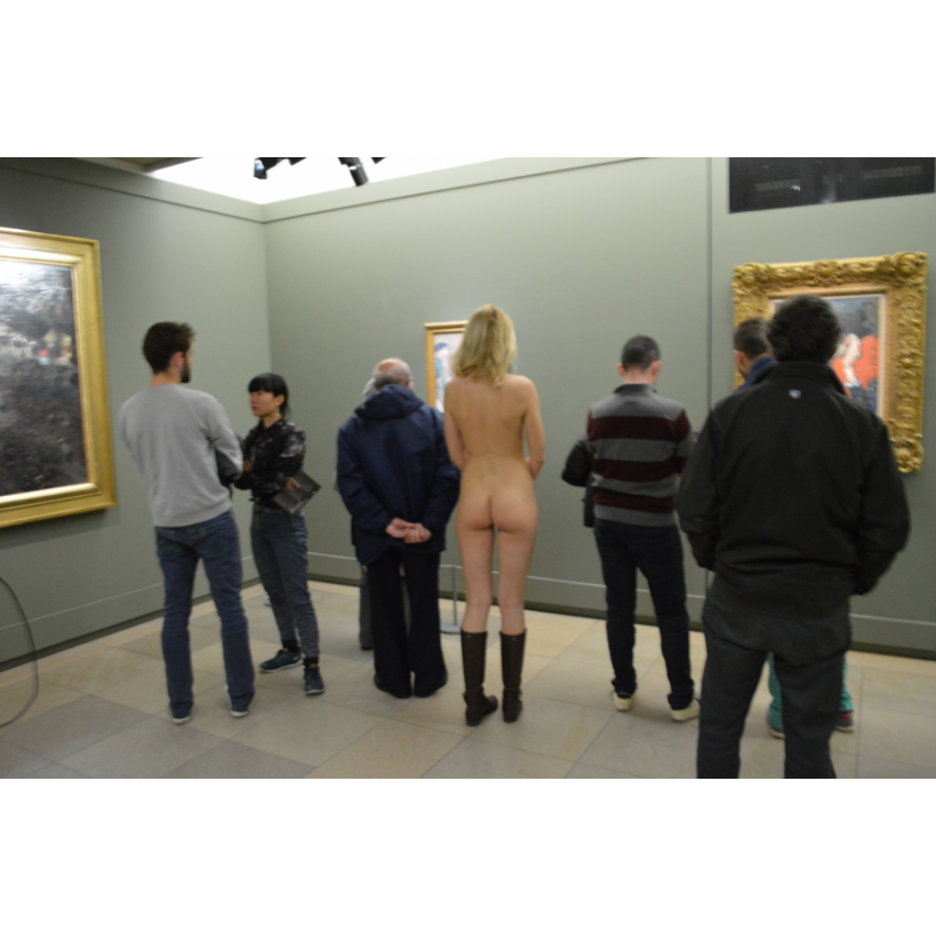 Nu visitant une exposition - Robert Schwarz - Musée d'Orsay