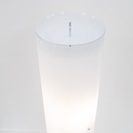 Colonne lumineuse en Plexiglas et couvercle paralume de Thibaut Renesson Philipon