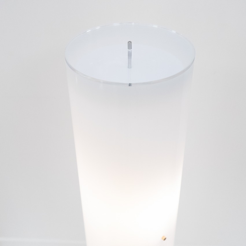 Colonne lumineuse en Plexiglas et couvercle paralume de Thibaut Renesson Philipon