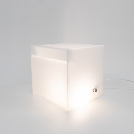 Cube lumineux en Plexiglas de Thibaut Renesson Philipon