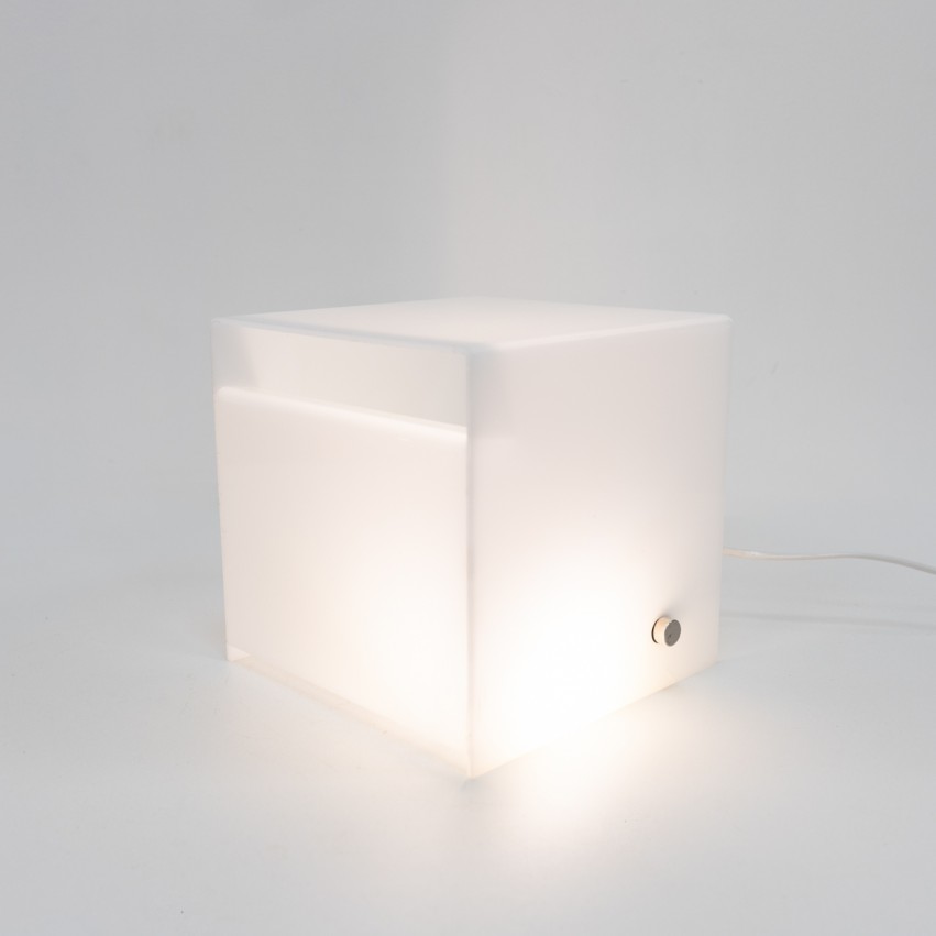 Cube lumineux en Plexiglas de Thibaut Renesson Philipon