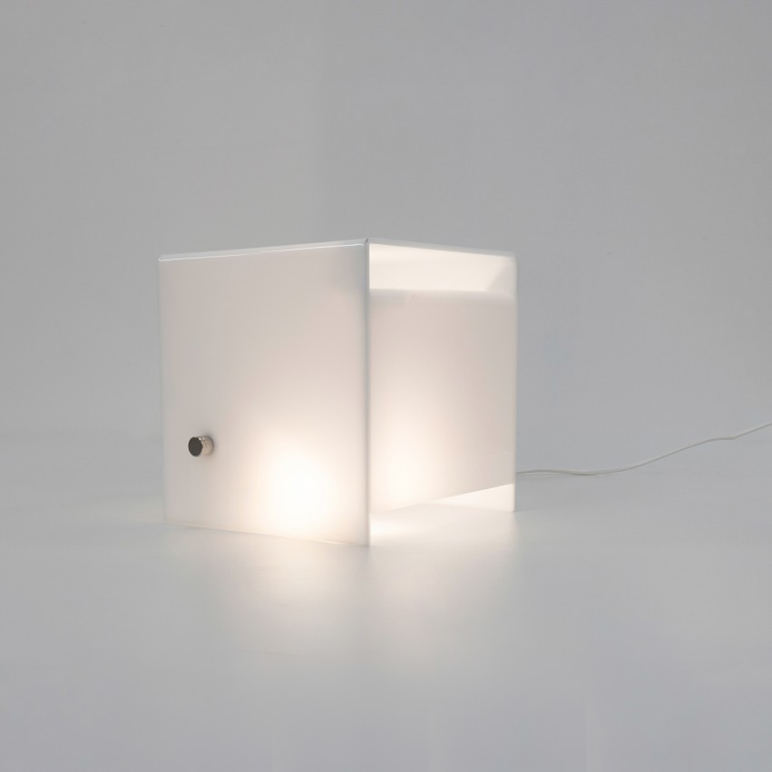 Boite lumineuse en Plexiglas de Thibaut Renesson Philipon
