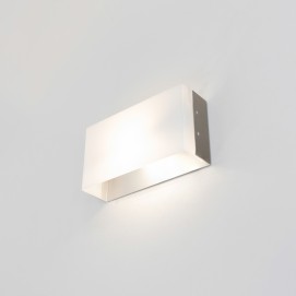 Petite applique en aluminium anodisé et écran de Plexiglas profilé