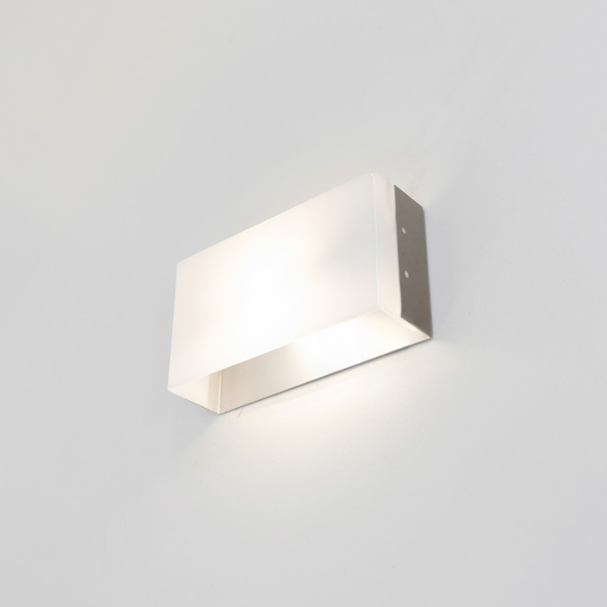 Petite applique en aluminium anodisé et écran de Plexiglas profilé