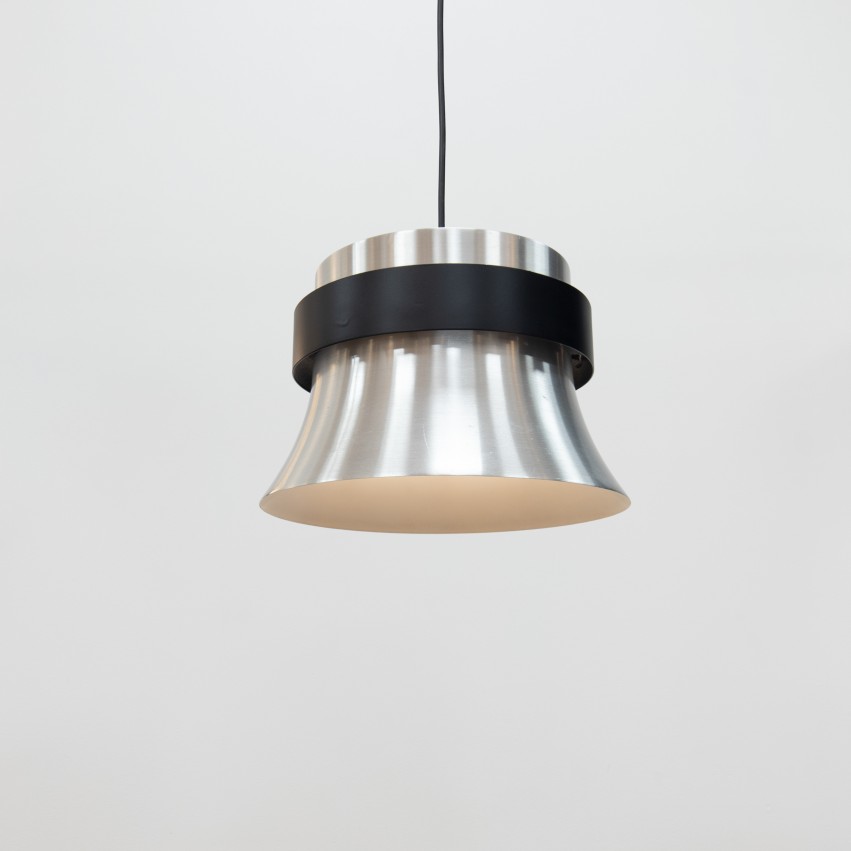 Suspension en inox et écran noir Erco 52048