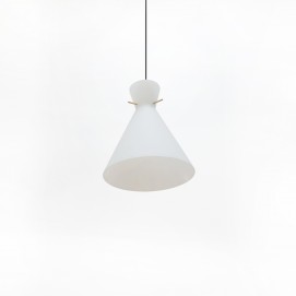 Suspension diabolo en verre opale et griffes en laiton des années 1950