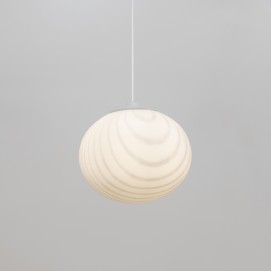 Suspension elliptique opaline marbrée de Peill+Putzler