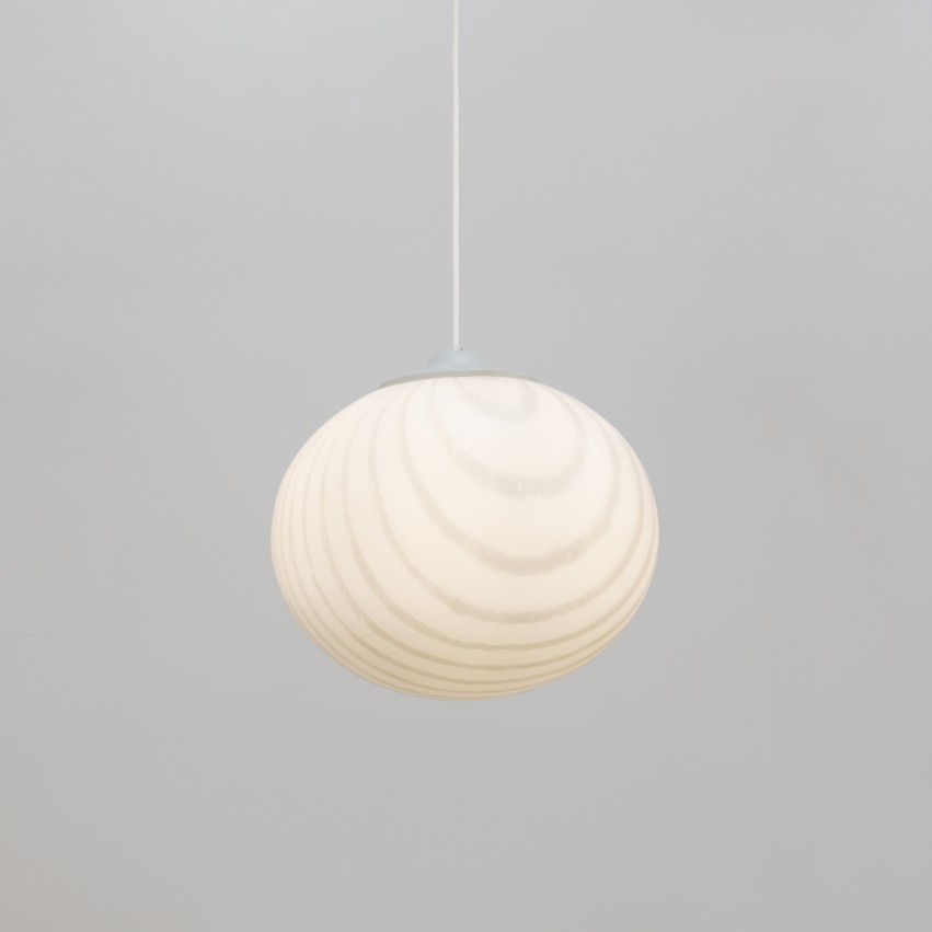 Suspension elliptique opaline marbrée de Peill+Putzler