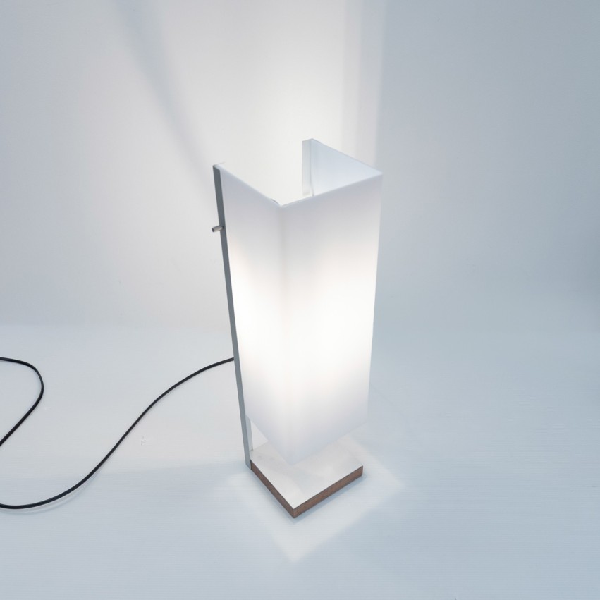 Lampe cubique en Plexiglas, bois et aluminium brossé