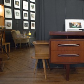 Table de chevet tripode des années 1950