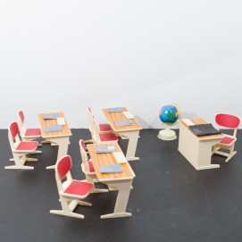 Salle de classe miniature et vintage