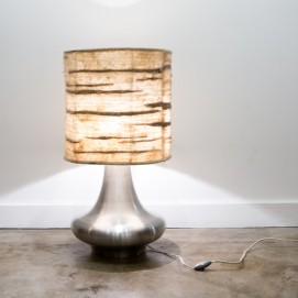 Grande lampe de table en inox et laine