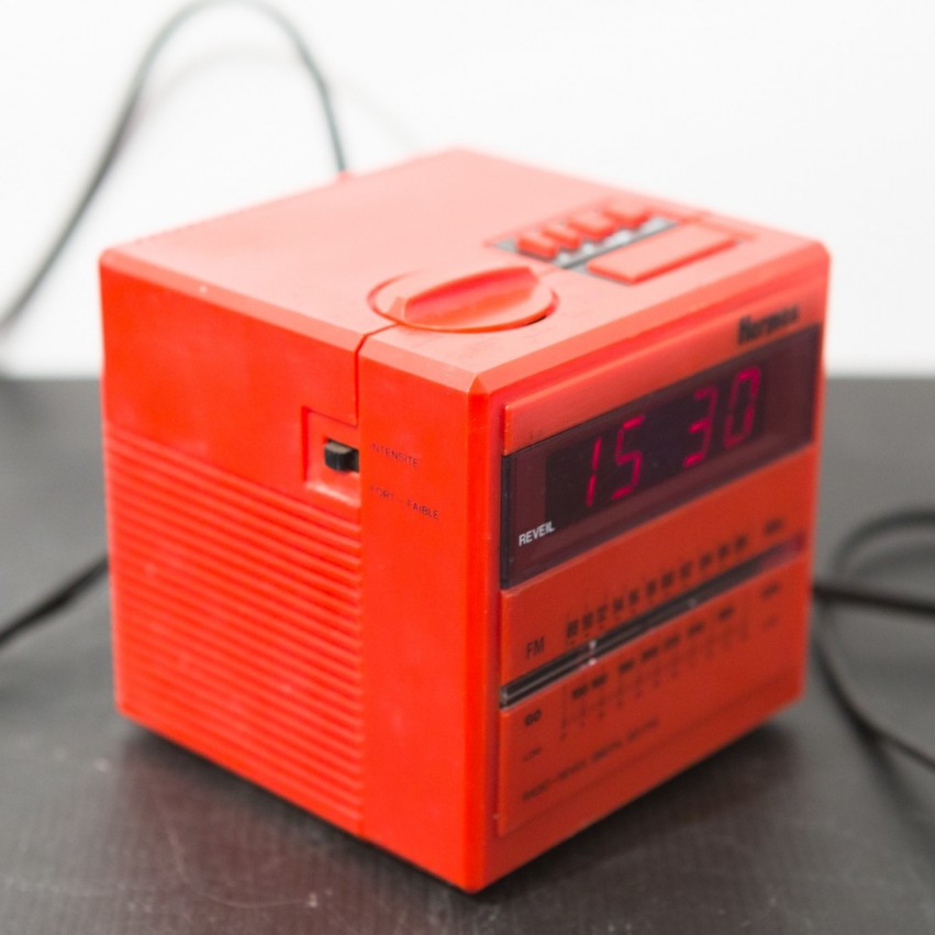 Radio-réveil cube Hermès HC 65 rouge - 1980