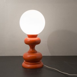 Lampe en bois tourné et opaline