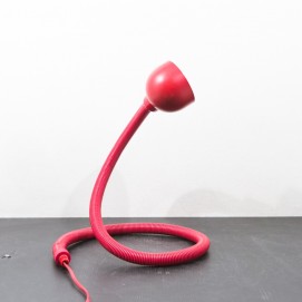 Pour acheter la lampe de table Hebi (serpent) réalisée par Isao Hosoe pour Valenti en 1970, c'est ici !