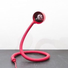 Pour acheter la lampe de table Hebi (serpent) réalisée par Isao Hosoe pour Valenti en 1970, c'est ici !