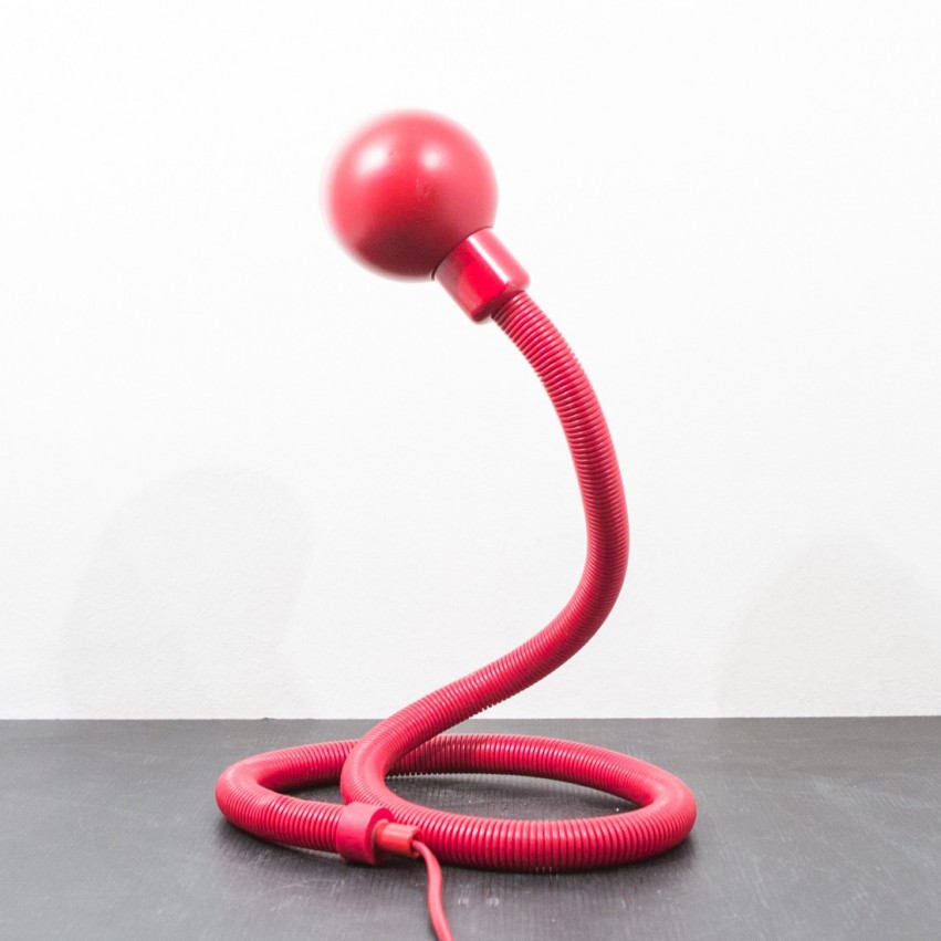 Pour acheter la lampe de table Hebi (serpent) réalisée par Isao Hosoe pour Valenti en 1970, c'est ici !