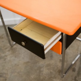 Bureau orange, chrome et noir !