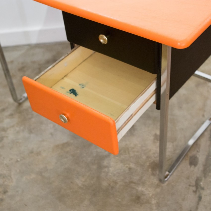 Bureau orange, chrome et noir !